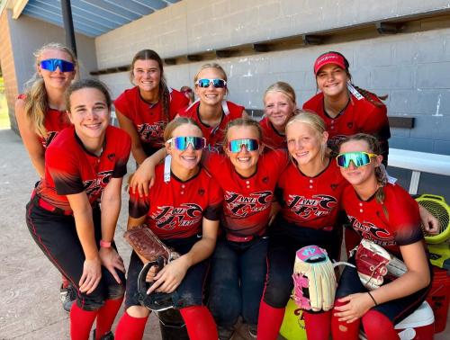 Image 25 from 14U - Red slideshow